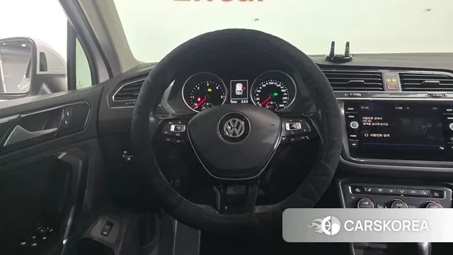 Volkswagen Tiguan second Generation 2018 Белый из Кореи, фото 4