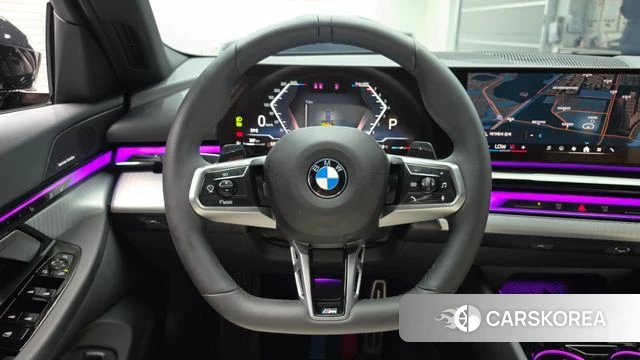 BMW 5 Series (G60) 2025 Черный из Кореи, фото 4