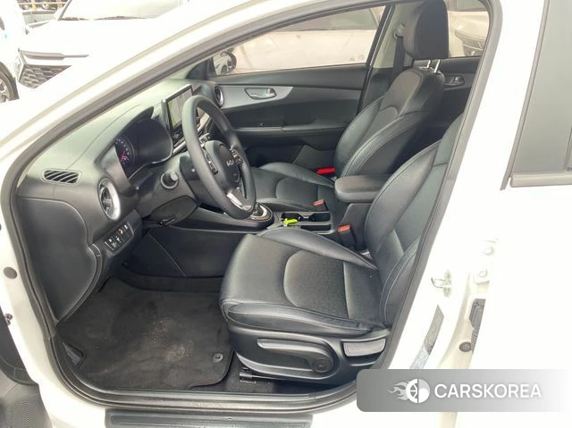 Kia The New K3 2nd generation 2022 Белый из Кореи, фото 4