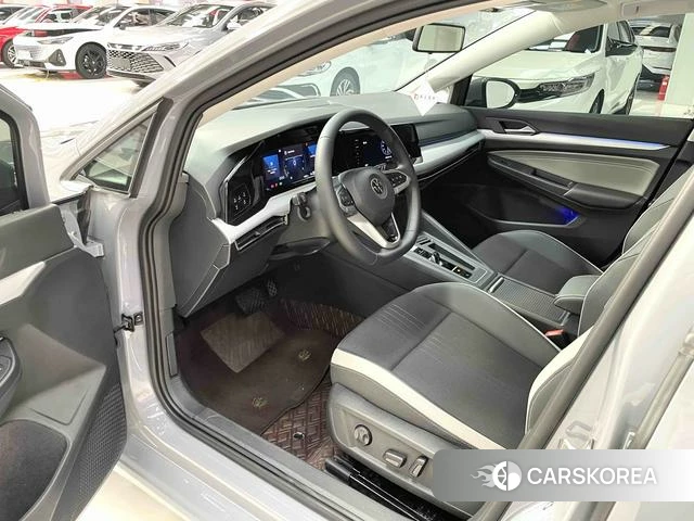 Volkswagen Golf 2023 Серебристо-серый из Китая, фото 4