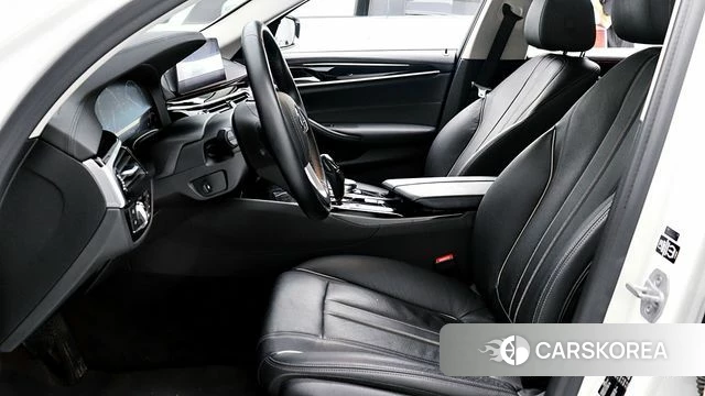 BMW 5 Series (G30) 2019 Белый из Кореи, фото 4