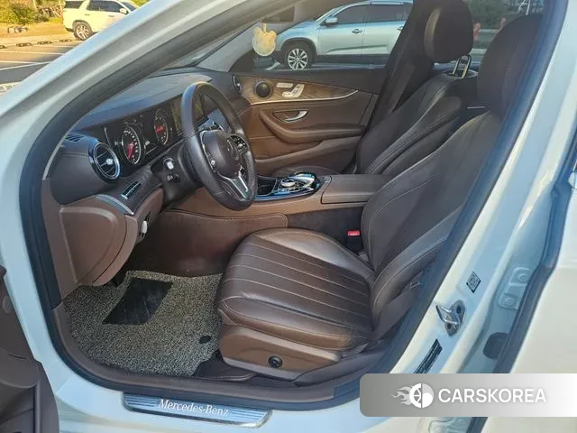 Mercedes-Benz E-Class W213 2019 Белый из Кореи, фото 4