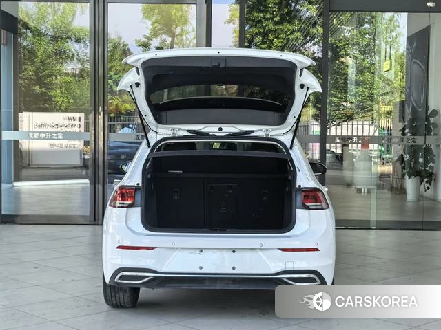 Volkswagen Golf 2022 Белый из Китая, фото 4