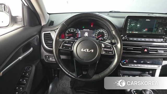 Kia Seltos 2022 Белый из Кореи, фото 4
