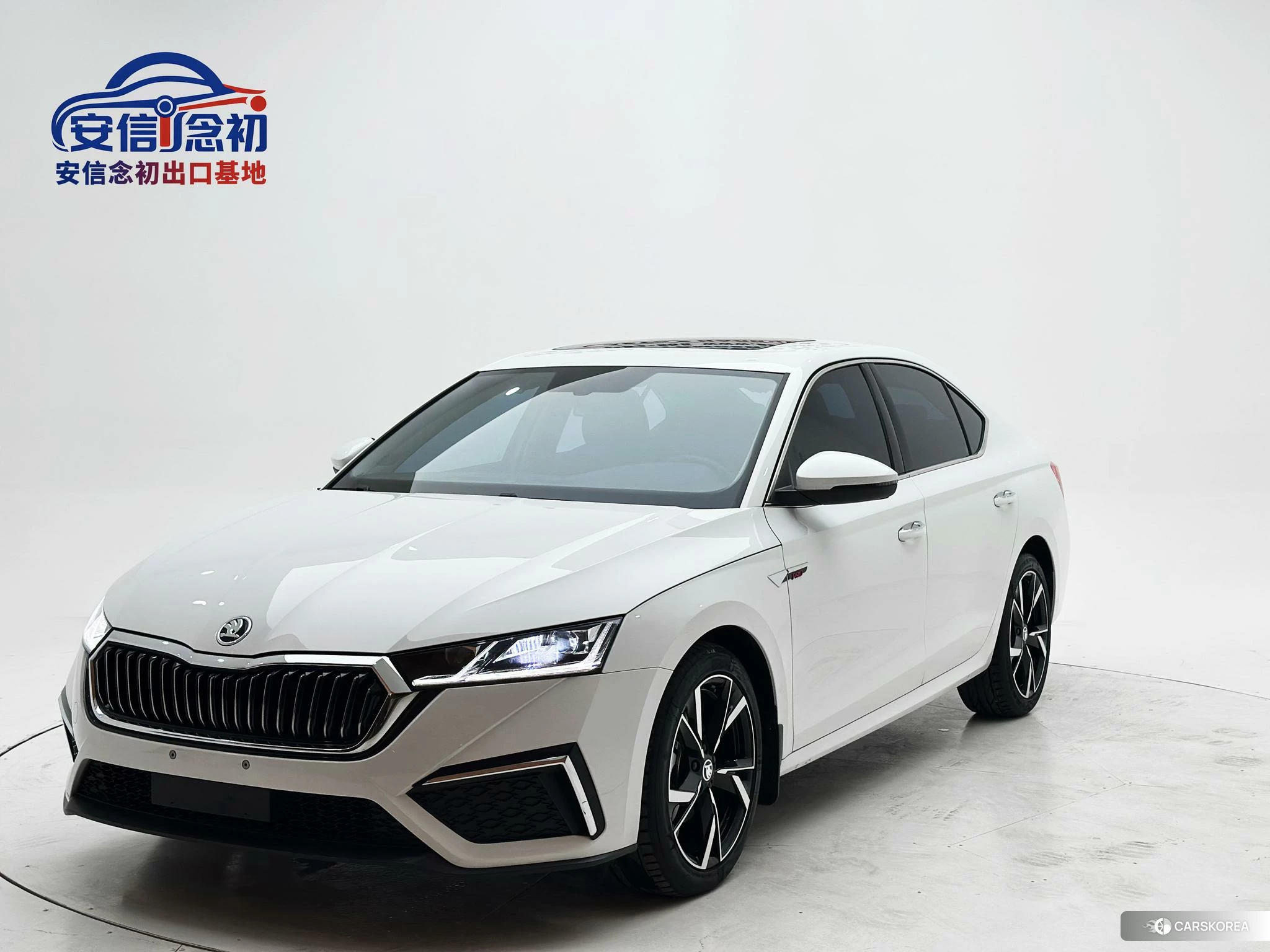 Skoda Octavia 2023 Белый из Китая, фото 4