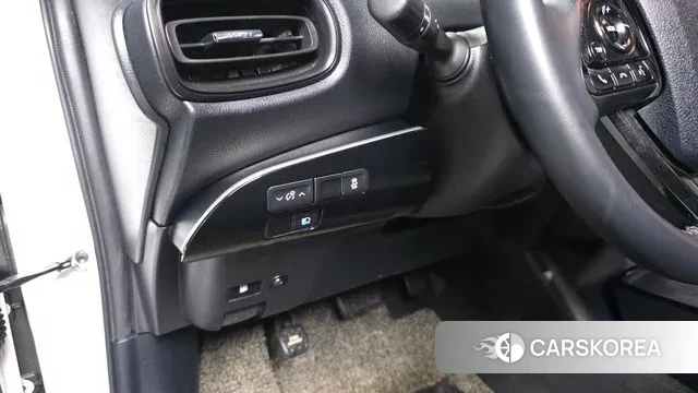 Toyota Prius 4th Generation 2021 Белый из Кореи, фото 4