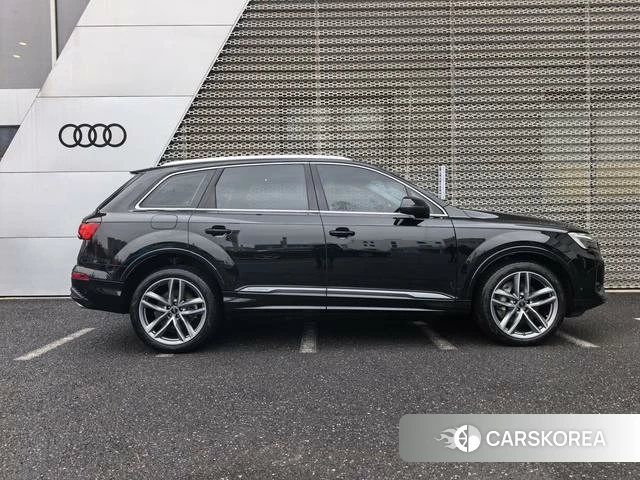 Audi Q7 2025 Черный из Китая, фото 4