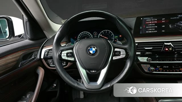 BMW 5 Series (G30) 2019 Белый из Кореи, фото 4