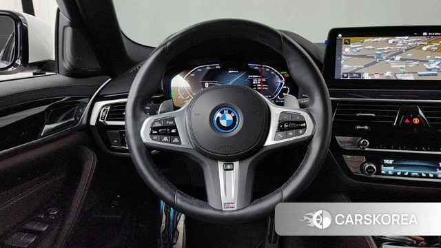 BMW 5 Series (G30) 2023 Белый из Кореи, фото 4