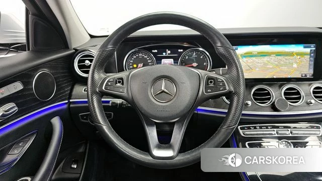 Mercedes-Benz E-Class W213 2018 Серебристо-серый из Кореи, фото 4