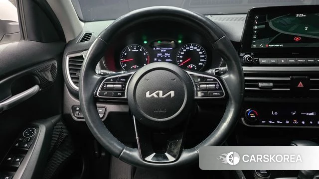 Kia Seltos 2022 Белый из Кореи, фото 4