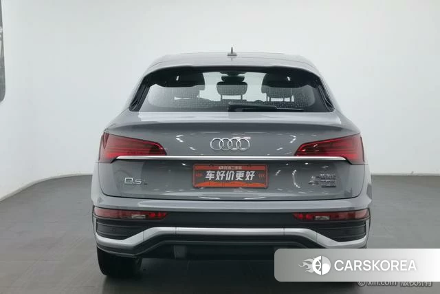 Audi Q5L Sportback 2022 Темно-серый из Китая, фото 4