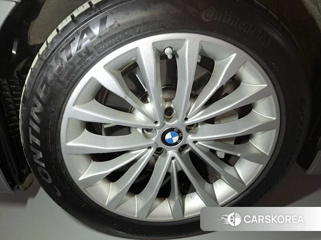 BMW 5 Series (G30) 2021 Серебристо-серый из Кореи, фото 4