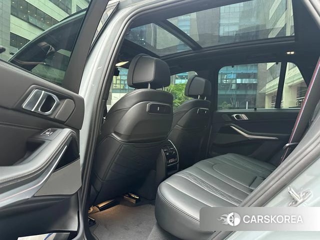 BMW X5 (G05) 2025 Светло-серебряный цвет из Кореи, фото 4