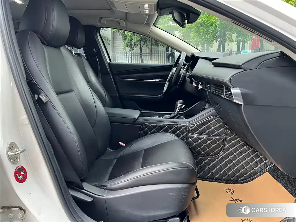 Mazda 3 2022 Белый из Китая, фото 4