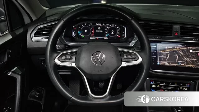 Volkswagen Tiguan Allspace 2023 Белый из Кореи, фото 4