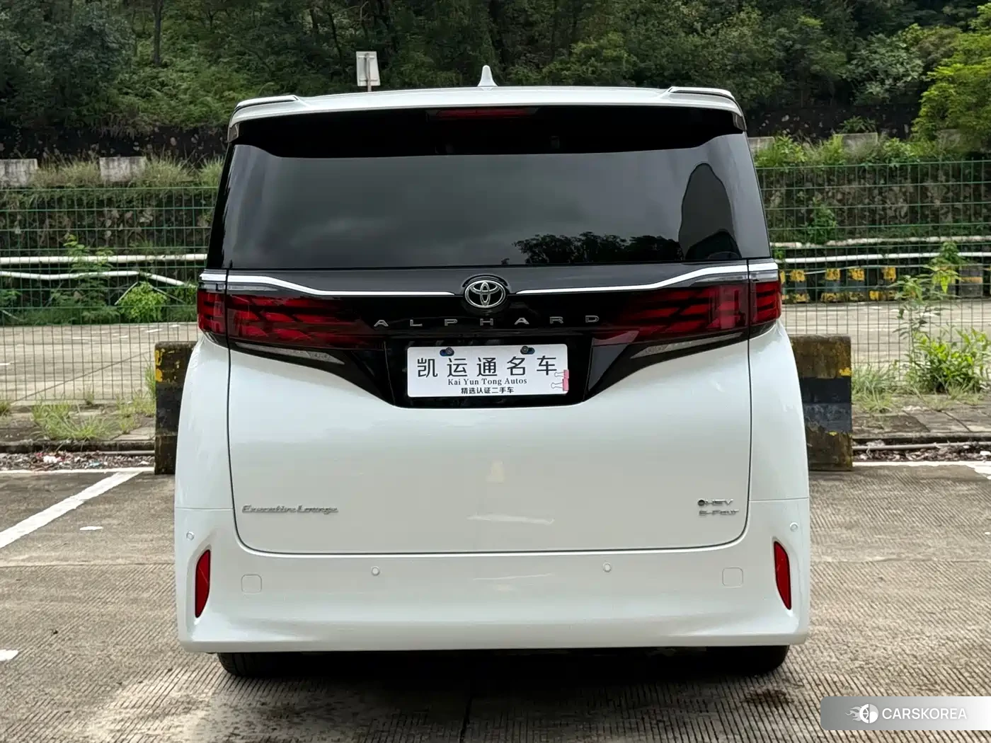 Toyota Elfa 2026 Белый из Китая, фото 4