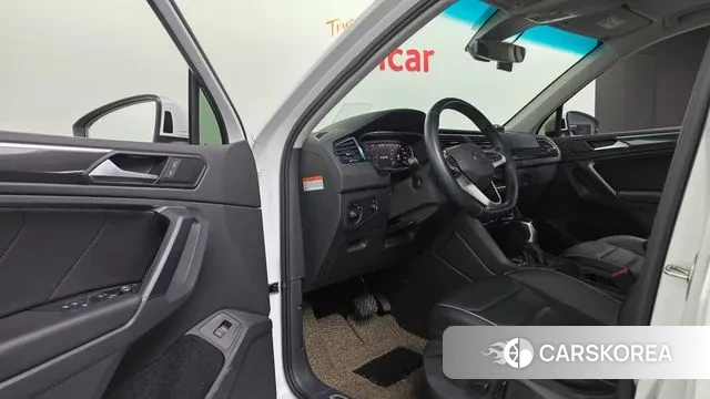 Volkswagen Tiguan second Generation 2022 Белый из Кореи, фото 4