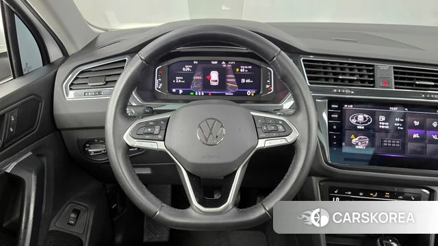 Volkswagen Tiguan second Generation 2023 Белый из Кореи, фото 4