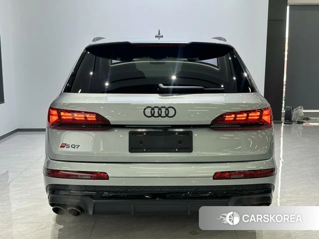 Audi SQ7 2025 Серебристо-серый из Китая, фото 4