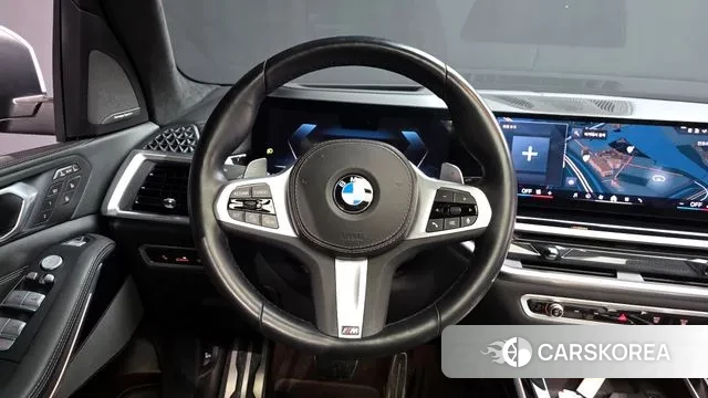 BMW X7 (G07) 2024 Светло-серебряный цвет из Кореи, фото 4