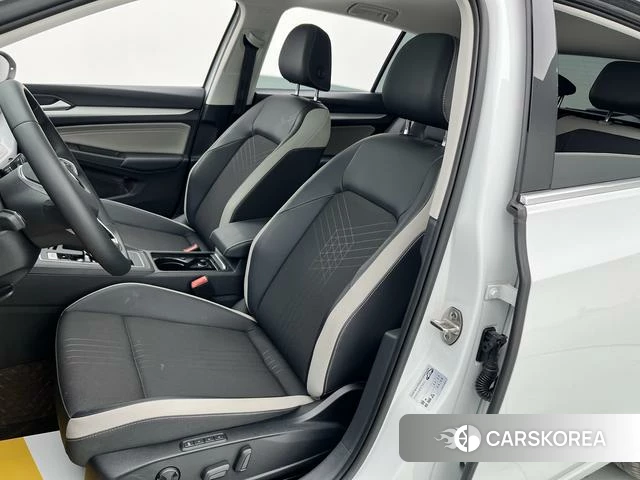 Volkswagen Golf 2025 Белый из Китая, фото 4