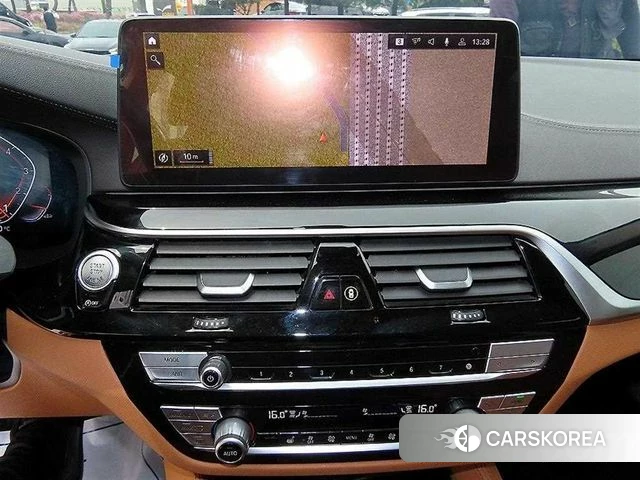 BMW 5 Series (G30) 2022 Белый из Кореи, фото 4