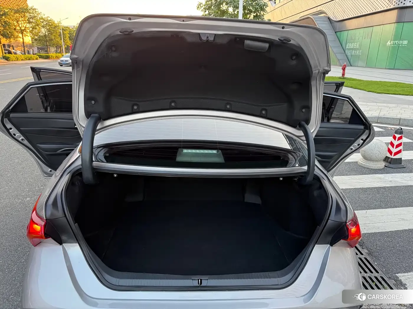 Toyota Avalon 2021 Silver/gray из Китая, фото 4