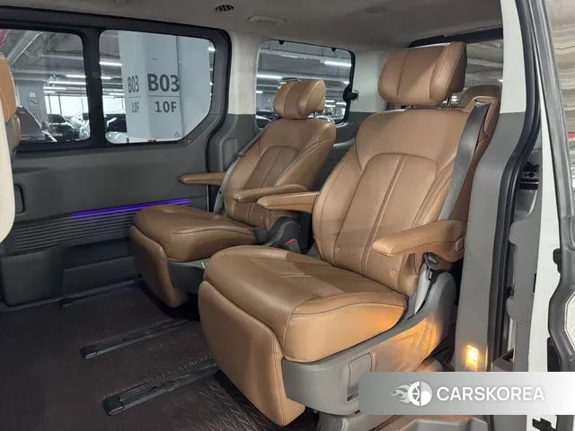 Hyundai Staria 2022 Белый из Кореи, фото 4