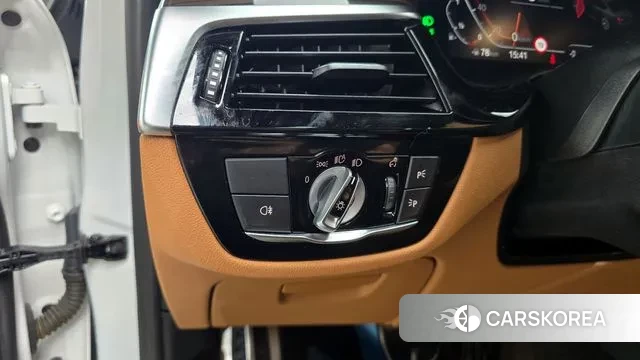 BMW 5 Series (G30) 2021 Белый из Кореи, фото 4