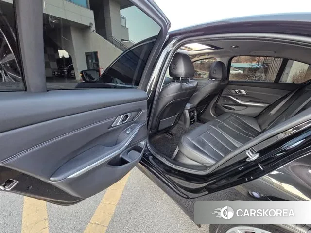 BMW 3 Series (G20) 2022 Черный из Кореи, фото 4