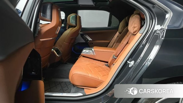 BMW 7 Series (G70) 2025 Черный из Кореи, фото 4