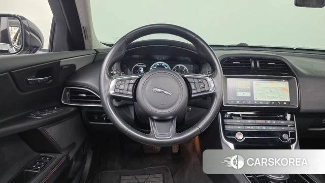 Jaguar XE 2018 Черный из Кореи, фото 4