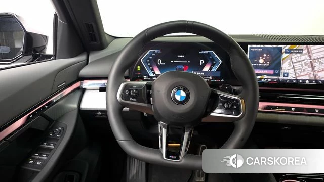 BMW 5 Series (G60) 2025 Черный из Кореи, фото 4