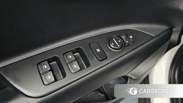 Kia Stonic 2018 Белый из Кореи, фото 4