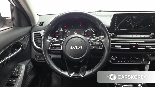 Kia Seltos 2022 Белый из Кореи, фото 4