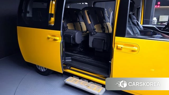 Hyundai Staria 2022 Желтый из Кореи, фото 4