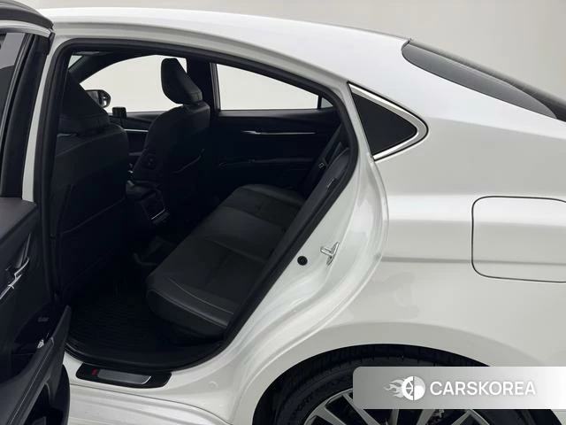 Toyota Camry 2025 Белый из Китая, фото 4