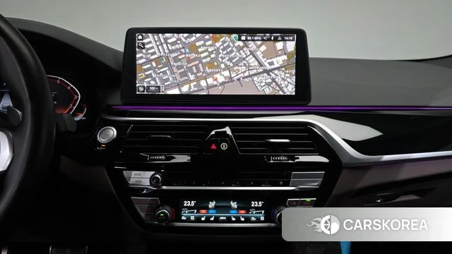 BMW 5 Series (G30) 2023 Черный из Кореи, фото 4