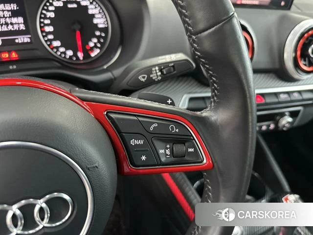 Audi Q2L 2022 Серебристо-серый из Китая, фото 4
