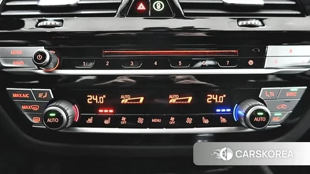 BMW 5 Series (G30) 2019 Белый из Кореи, фото 4