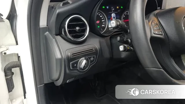 Mercedes-Benz C-Class W205 2018 Белый из Кореи, фото 4