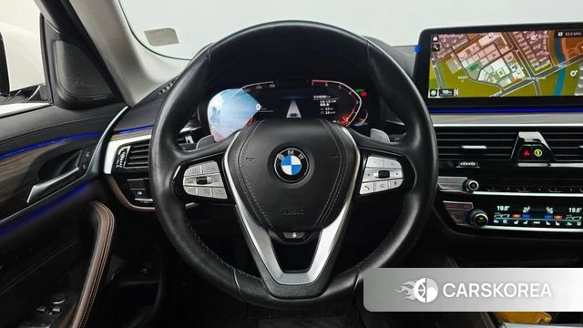 BMW 5 Series (G30) 2021 Белый из Кореи, фото 4