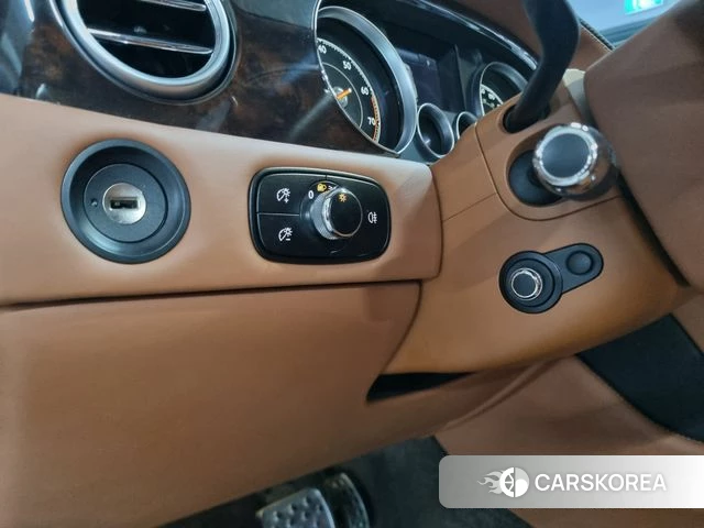 Bentley Flying Spur 2nd Generation 2018 Белый из Кореи, фото 4