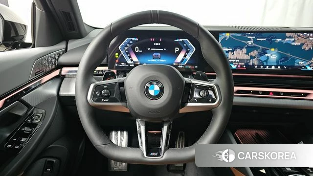 BMW 5 Series (G60) 2025 Черный из Кореи, фото 4