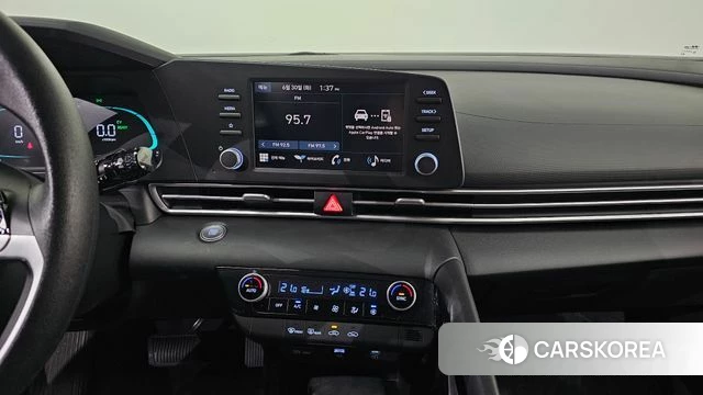 Hyundai The New Avante Hybrid (CN7) 2023 Белый из Кореи, фото 4