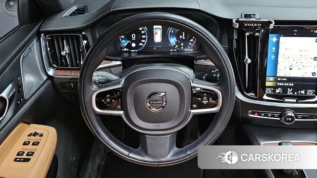 Volvo V60 Cross-Country 2nd Generation 2021 Белый из Кореи, фото 4