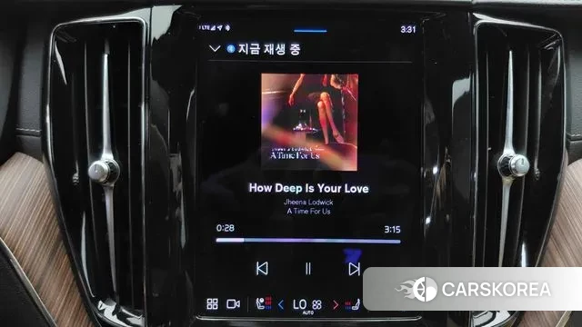 Volvo XC60 second Generation 2023 Белый из Кореи, фото 4