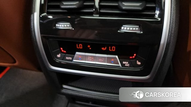 BMW X7 (G07) 2024 Черный из Кореи, фото 4