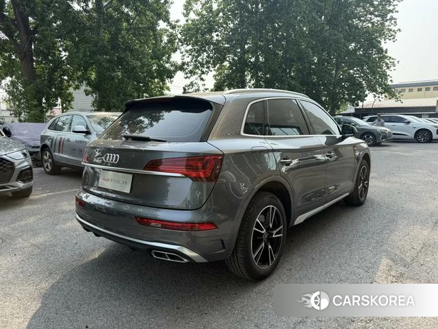Audi Q5L 2022 Темно-серый из Китая, фото 4